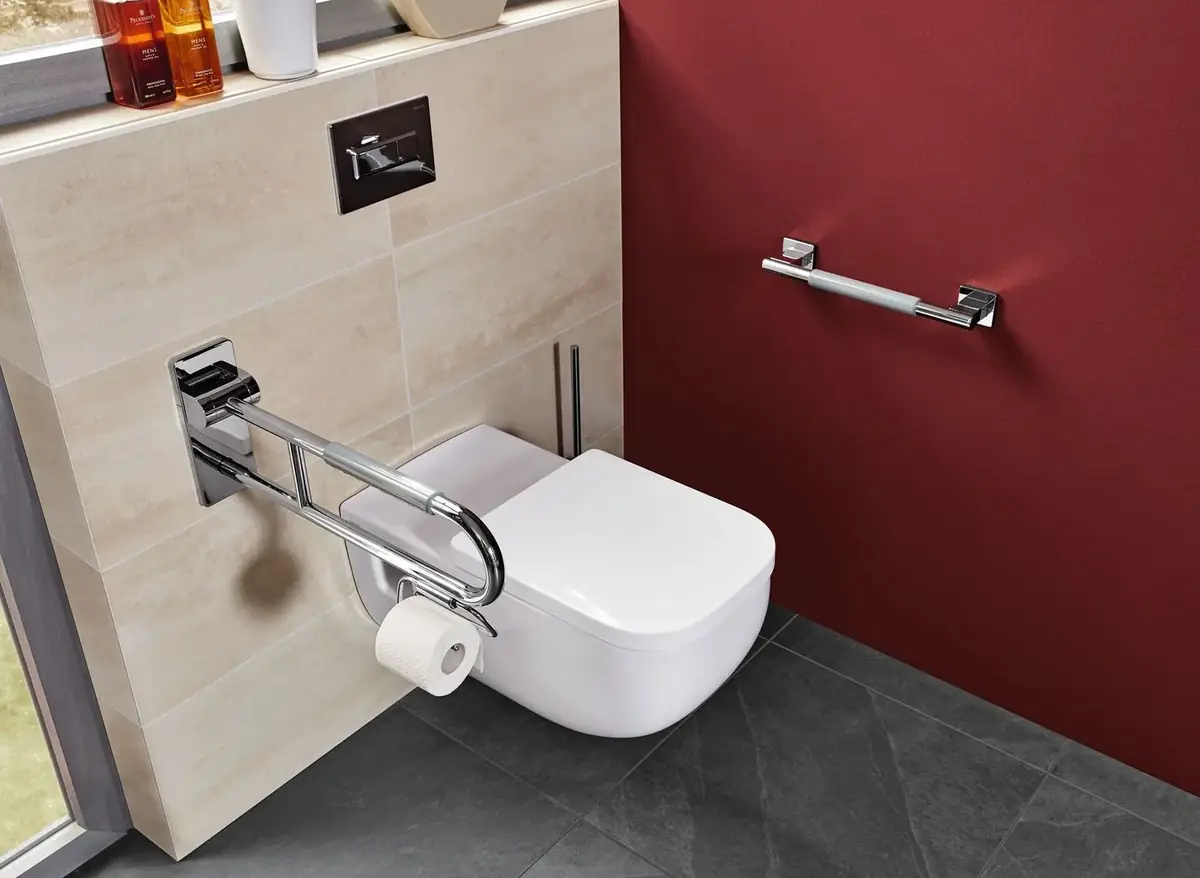 Barrierefreies WC mit Haltegriffen